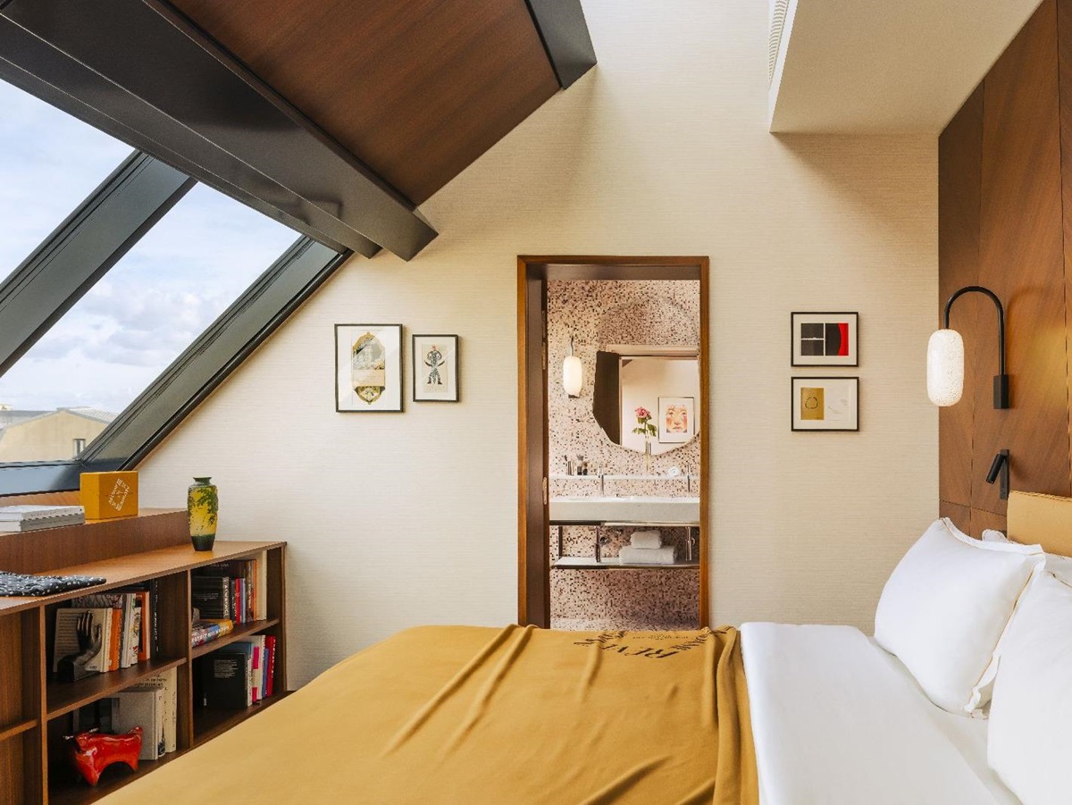 A guest room at Hotel Madame Reve Paris