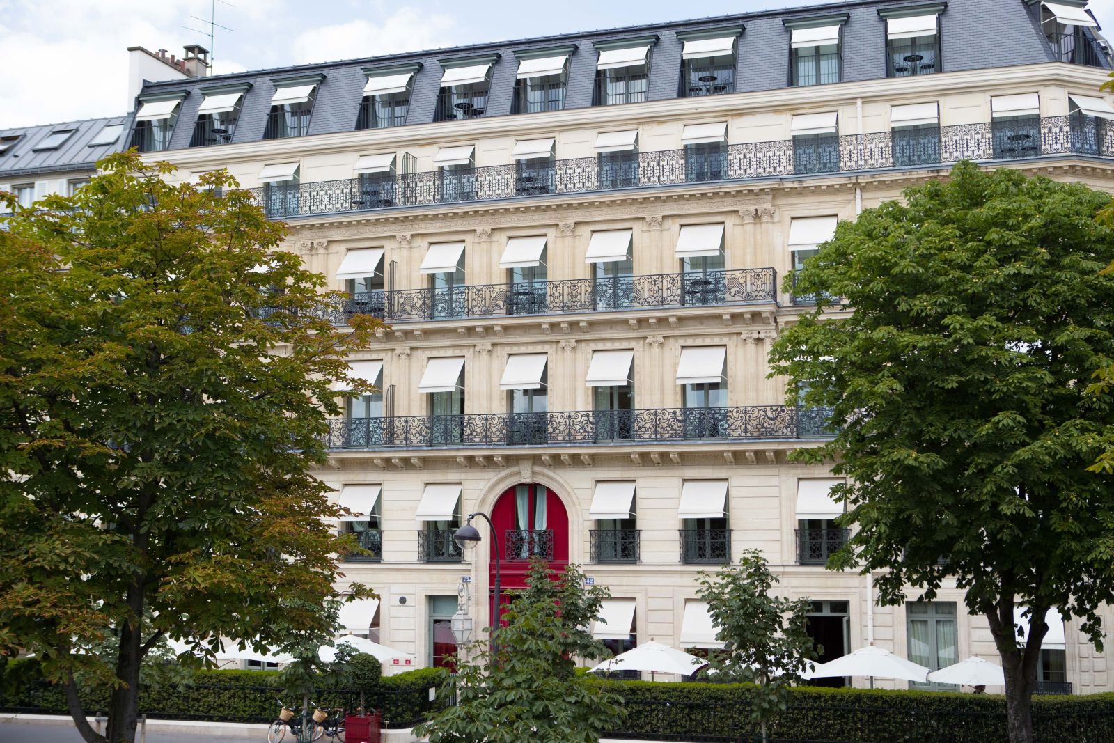 Exterior view of La Reserve Hotel in Paris