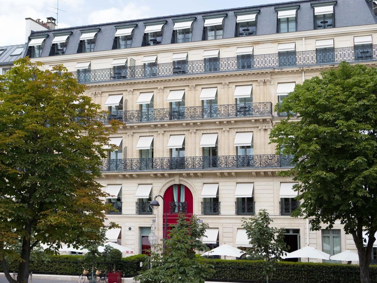 Exterior view of La Reserve Hotel in Paris