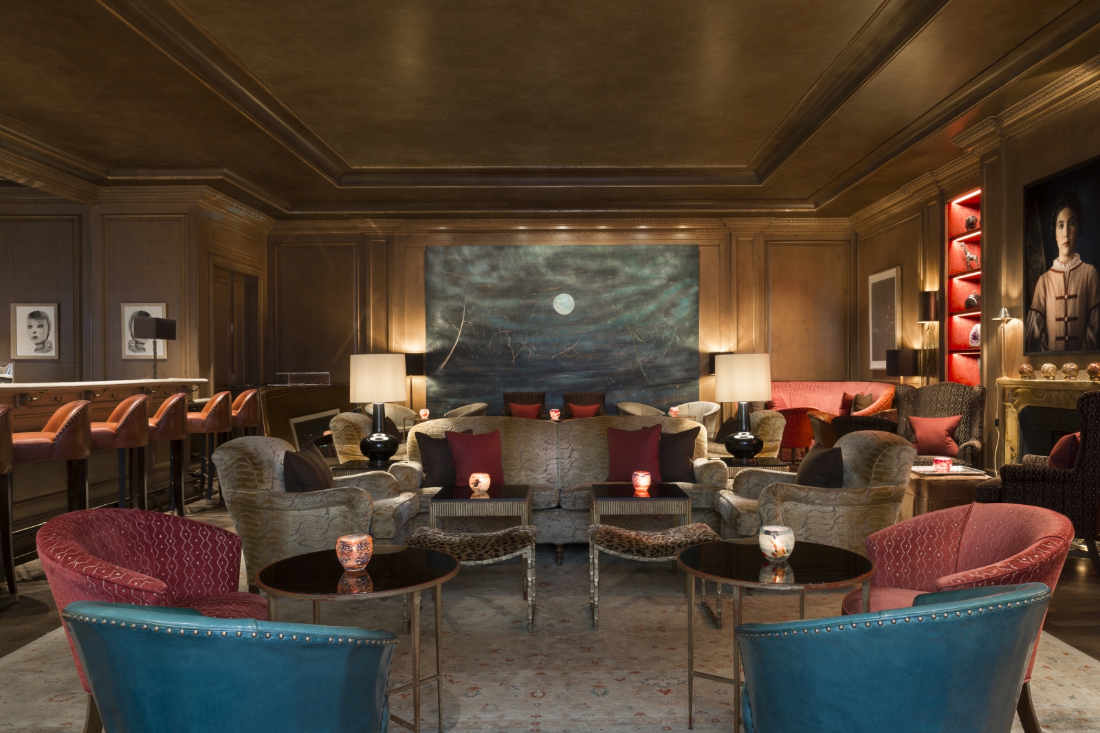 Le Bar du Bristol with wood-panelled walls and comfortable seating at luxury hotel Le Bristol in Paris, France
