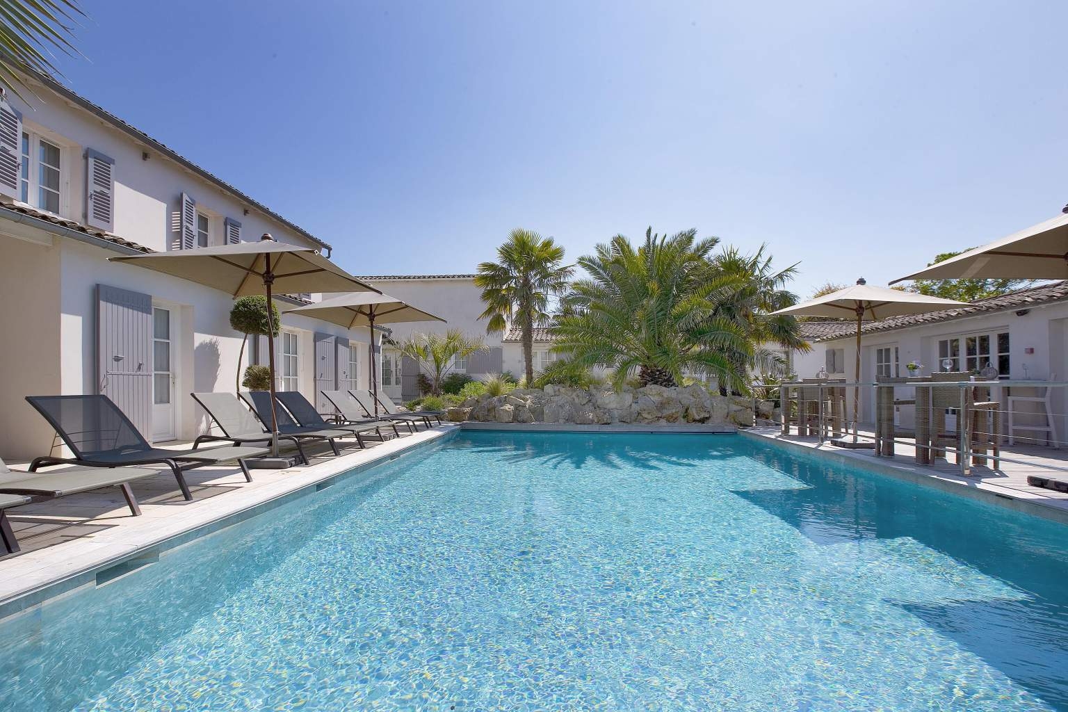 Hotel Ile De Ré St Martin Le Clos Saint-Martin | Luxury Hotel in Ile de Re | Red Savannah
