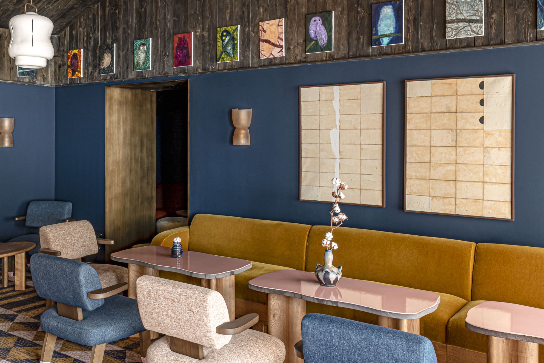 Bar at Le CouCou hotel in Meribel