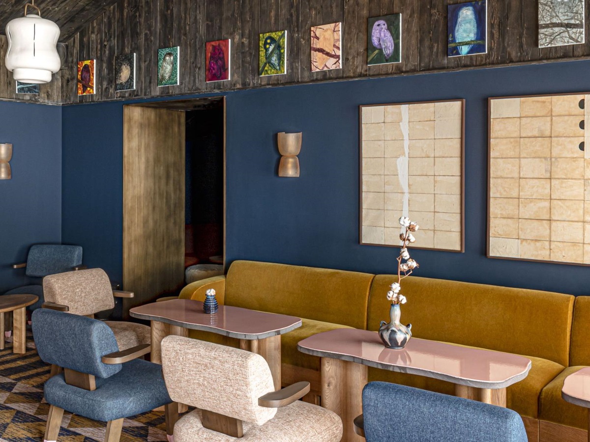 Bar at Le CouCou hotel in Meribel