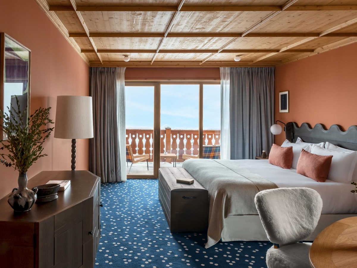 Guest chalet bedroom at Le CouCou hotel in Meribel