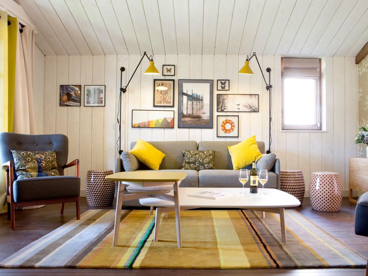 Salon jaune lounge area at Les Sources de Caudalie in South West France