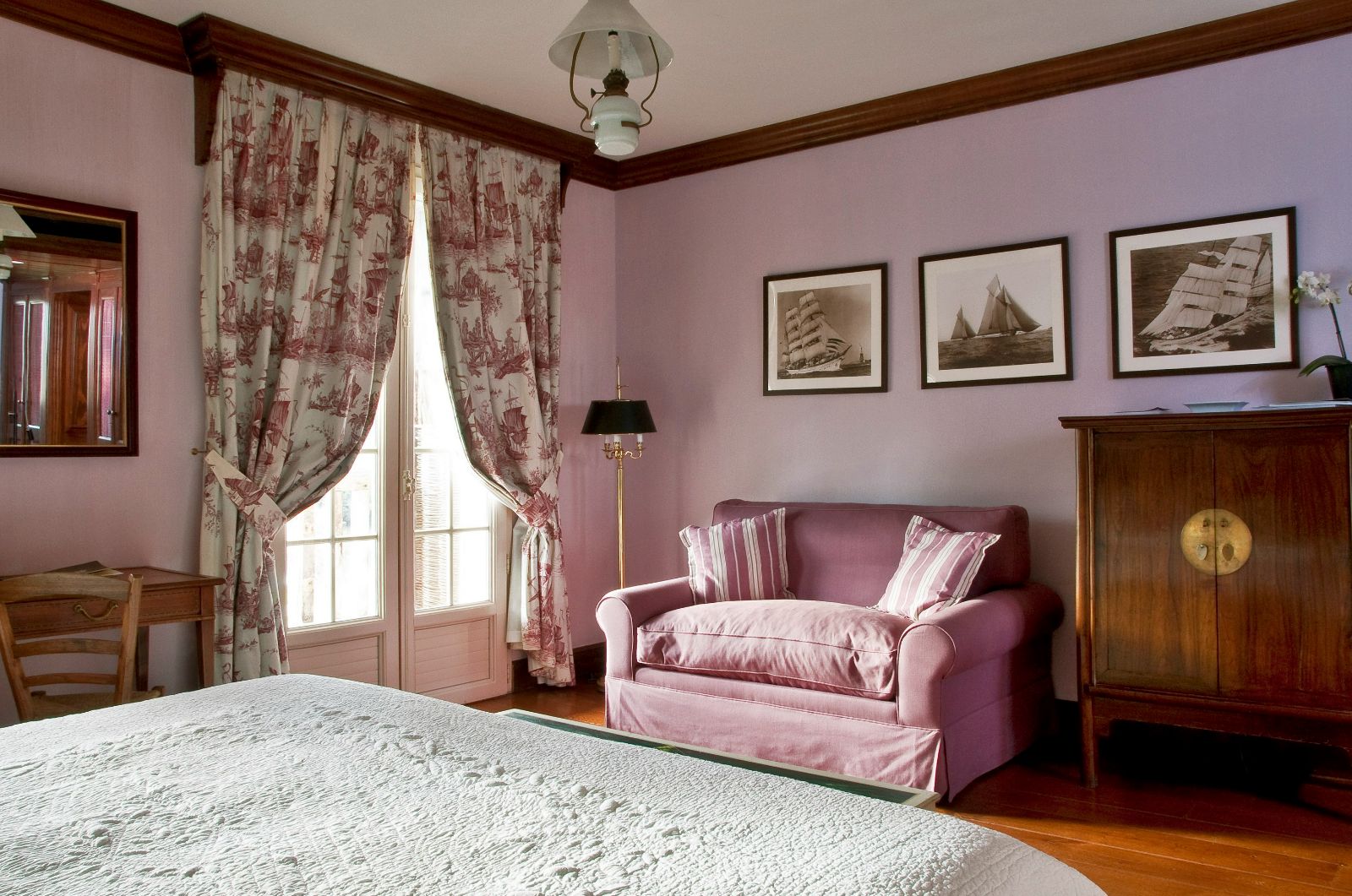 Pink guest room at Les Sources de Caudalie in South West France