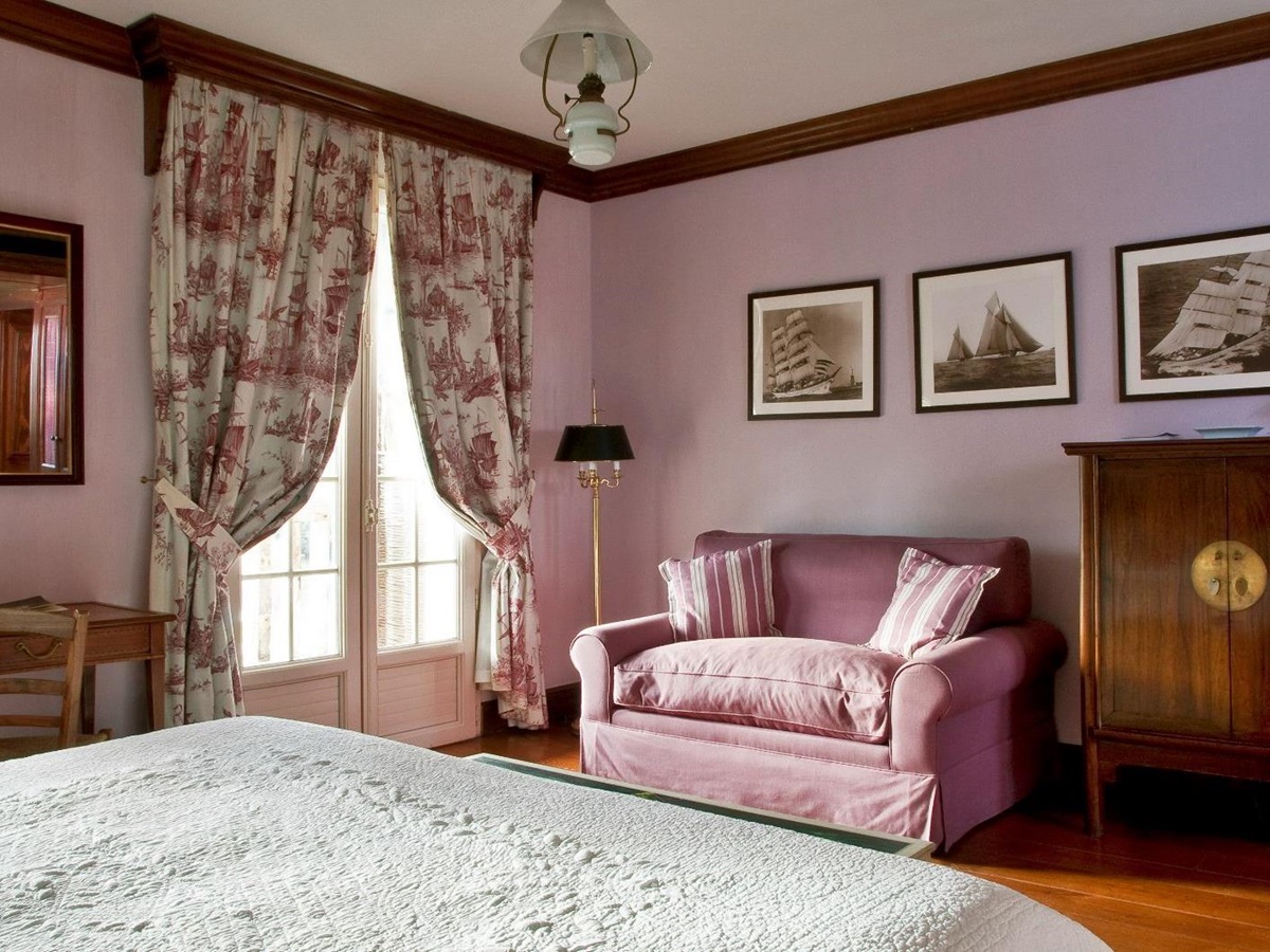 Pink guest room at Les Sources de Caudalie in South West France