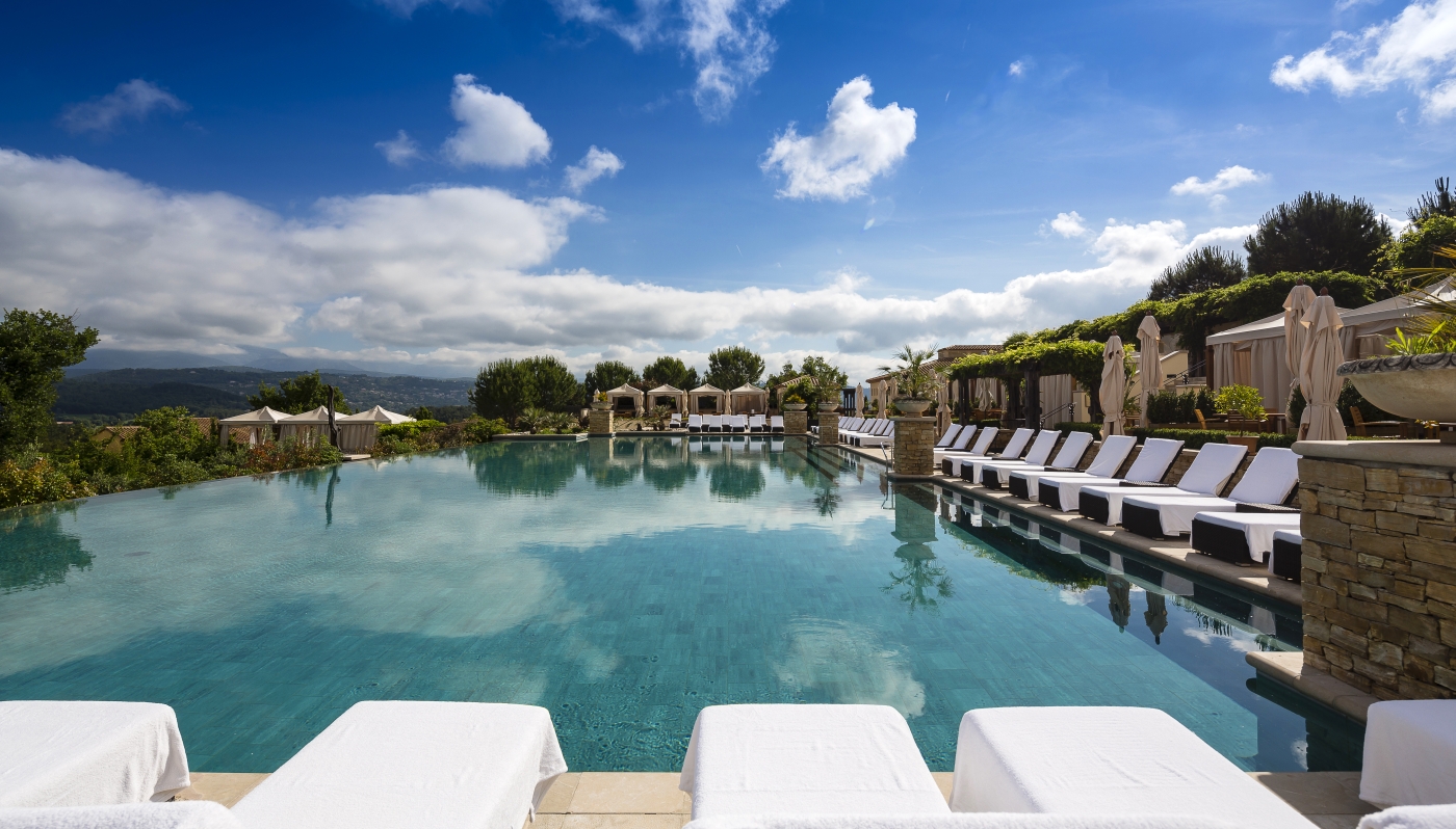 Infinity pool at Blance Hotel Spa & Golf Resort