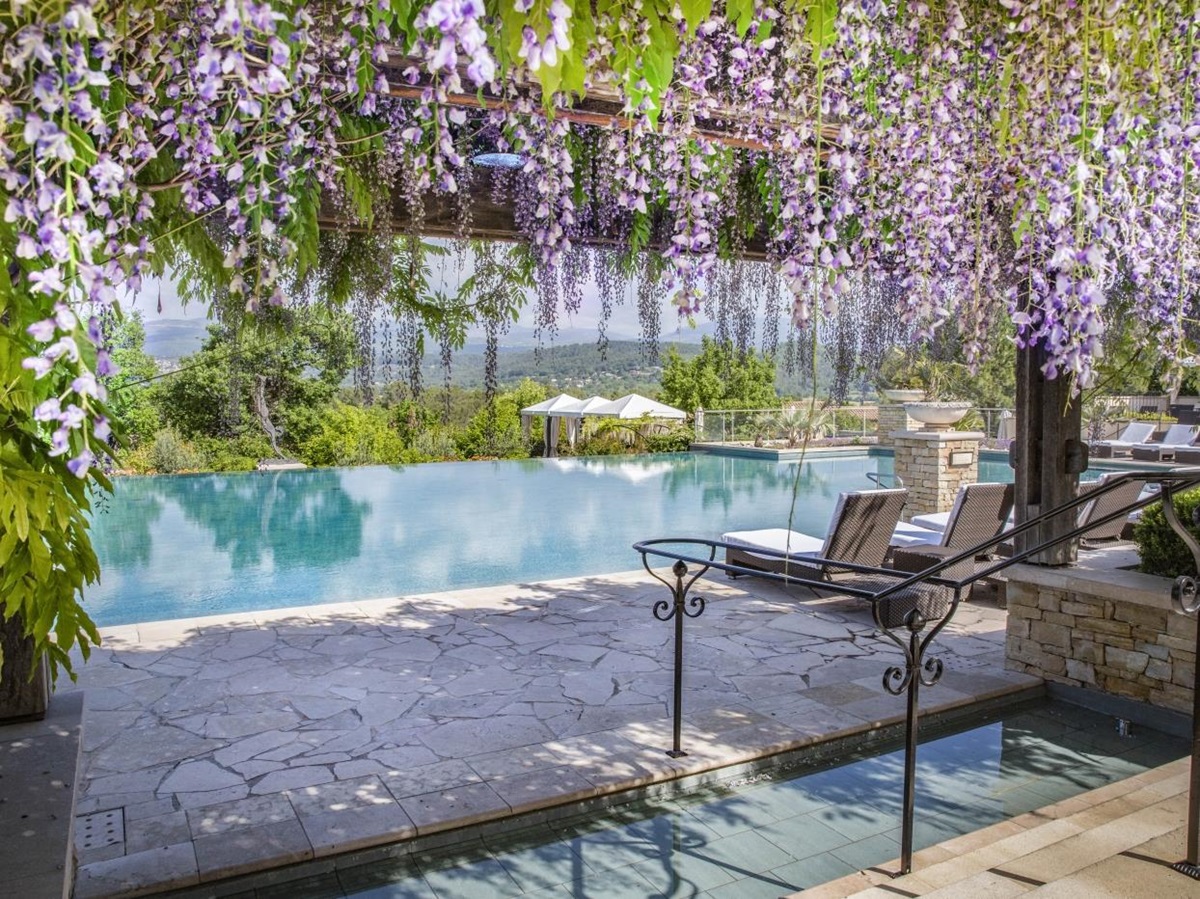 Pool at Blance Hotel Spa & Golf Resort