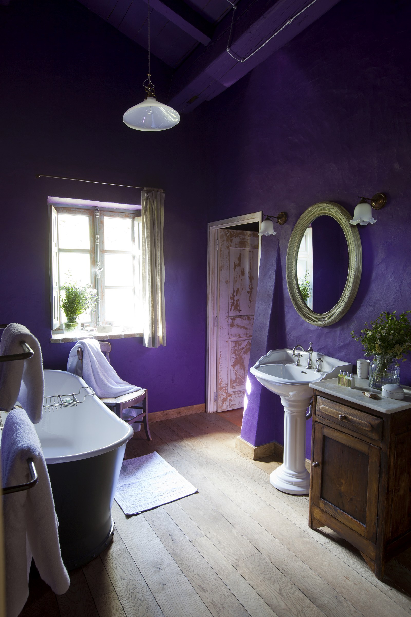 Purple bathroom at I Pini, Corsica