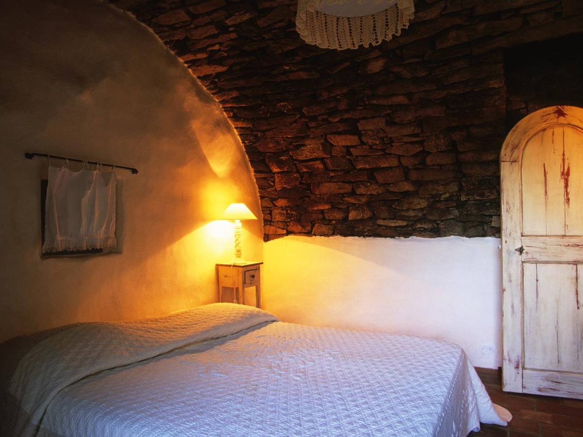 A double bedroom in Nivara, Corsica