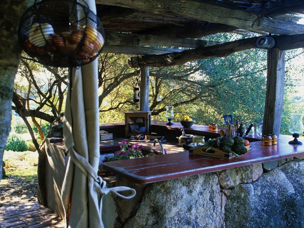 outdoor bar of Nivara, Corsica