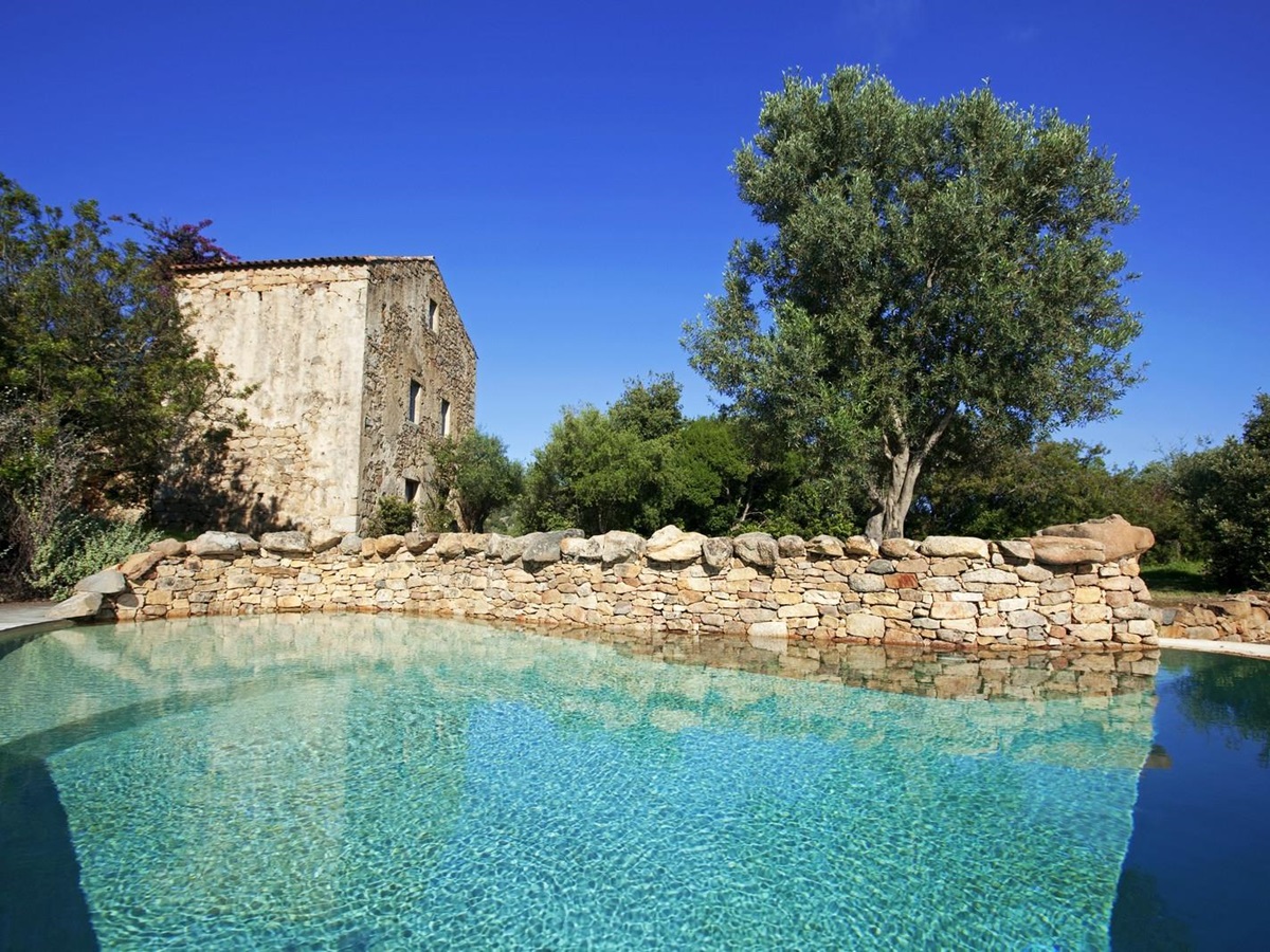 swimming pool and facade of Nivara, Corsica