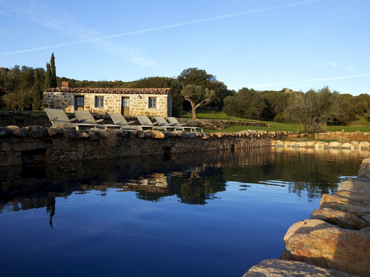 facade and swimming pool of Rosumarinu, Corsica