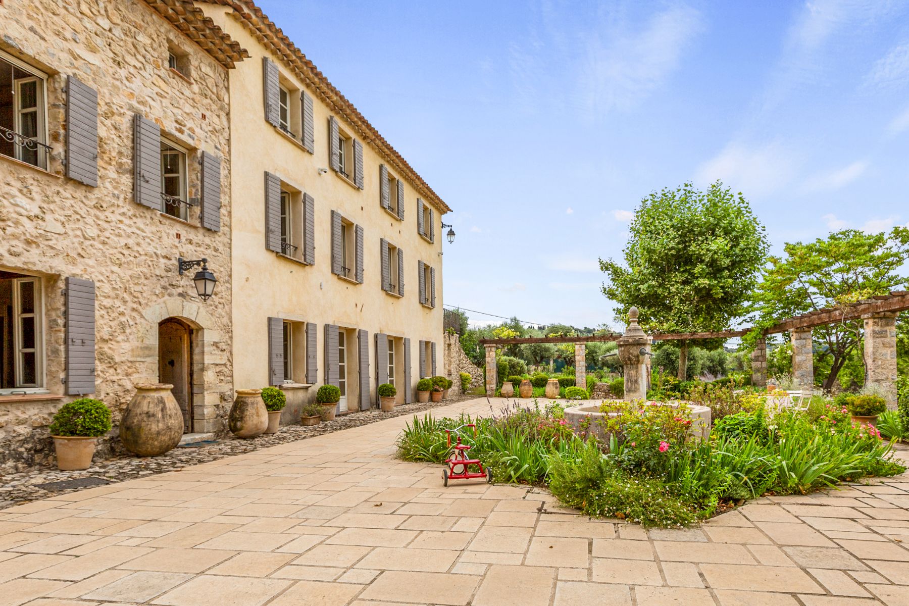 Courtyard of Bastide de Grasse in the Cote d'Azur
