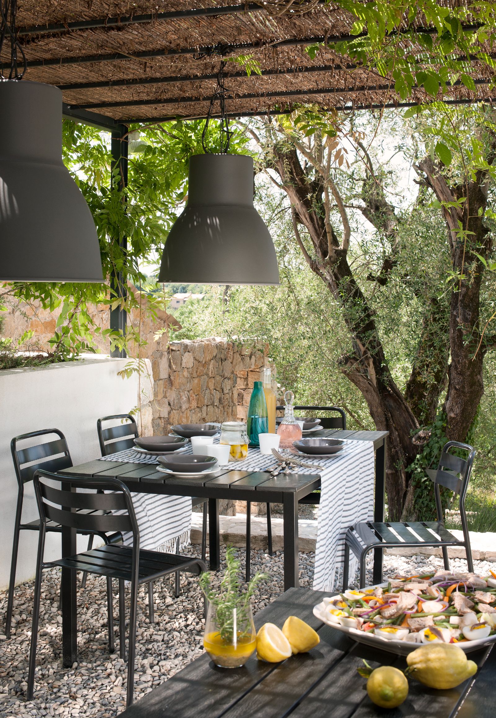 Outdoor Dining at La Bastide des Oliviers in Provence
