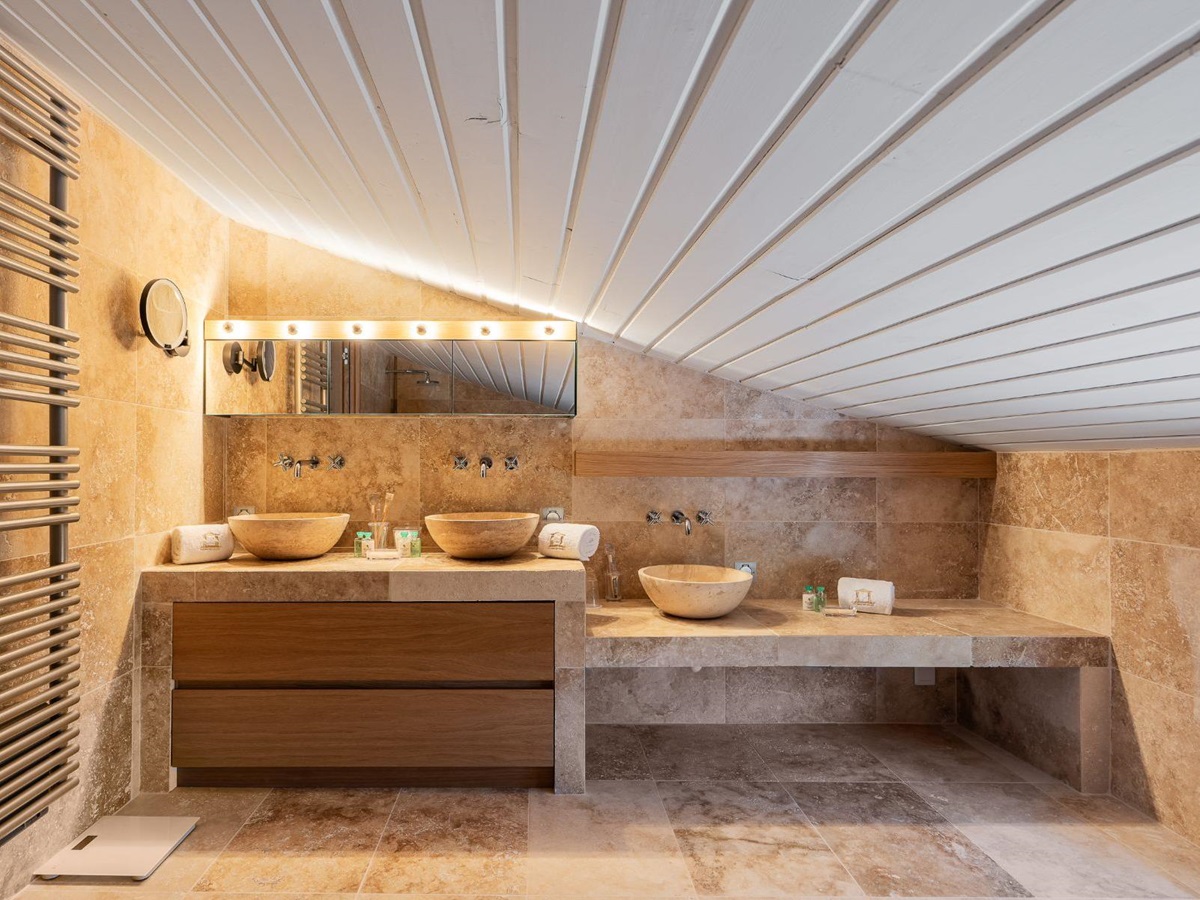 Bathroom 1 at La Combe in the Cote d'Azur