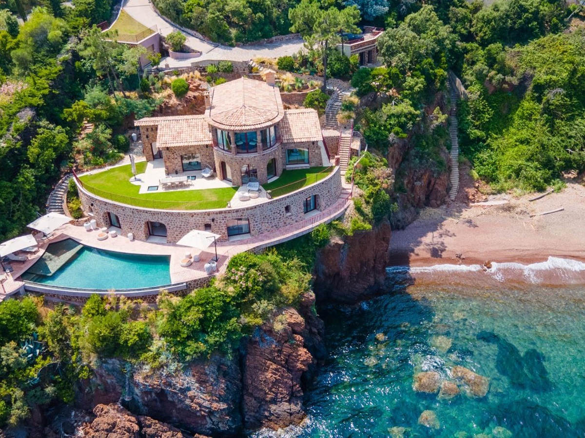 Full Exterior View of Les Deux Freres in the Cote d'Azur