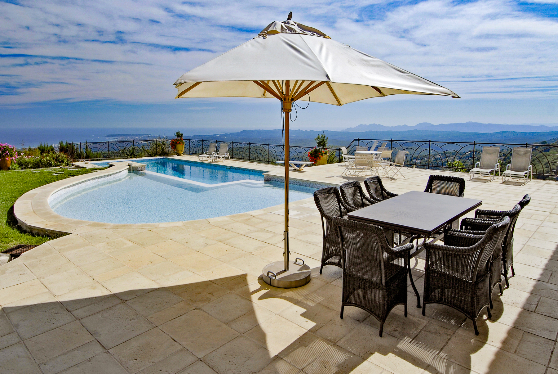 Views from the swimming pool and terrace at Les Hauts de Vence