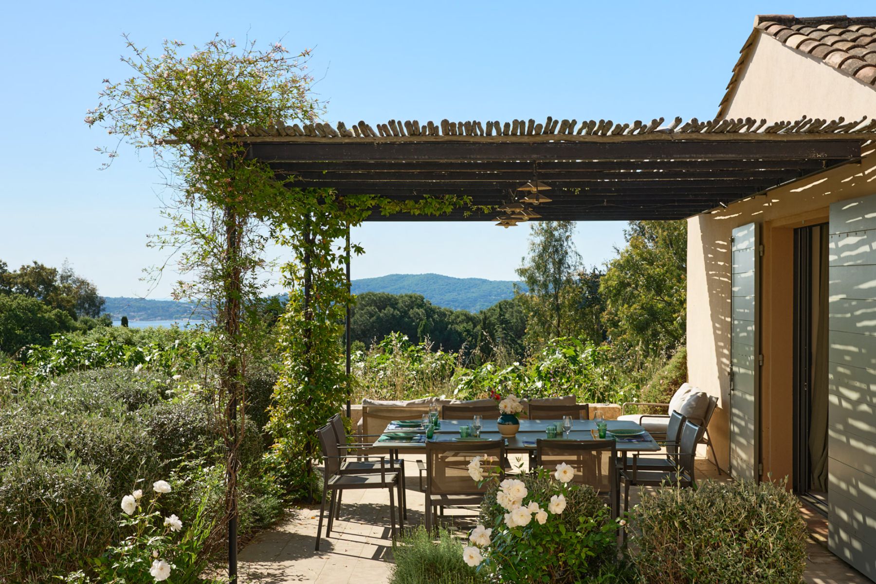 Outdoor dining at Les Vallons in Cote D'Azur, France