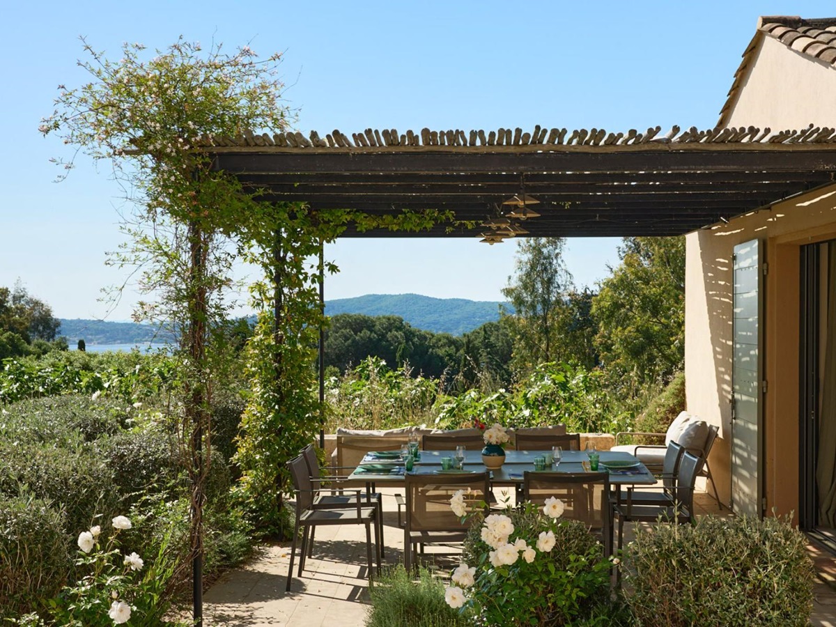 Outdoor dining at Les Vallons in Cote D'Azur, France