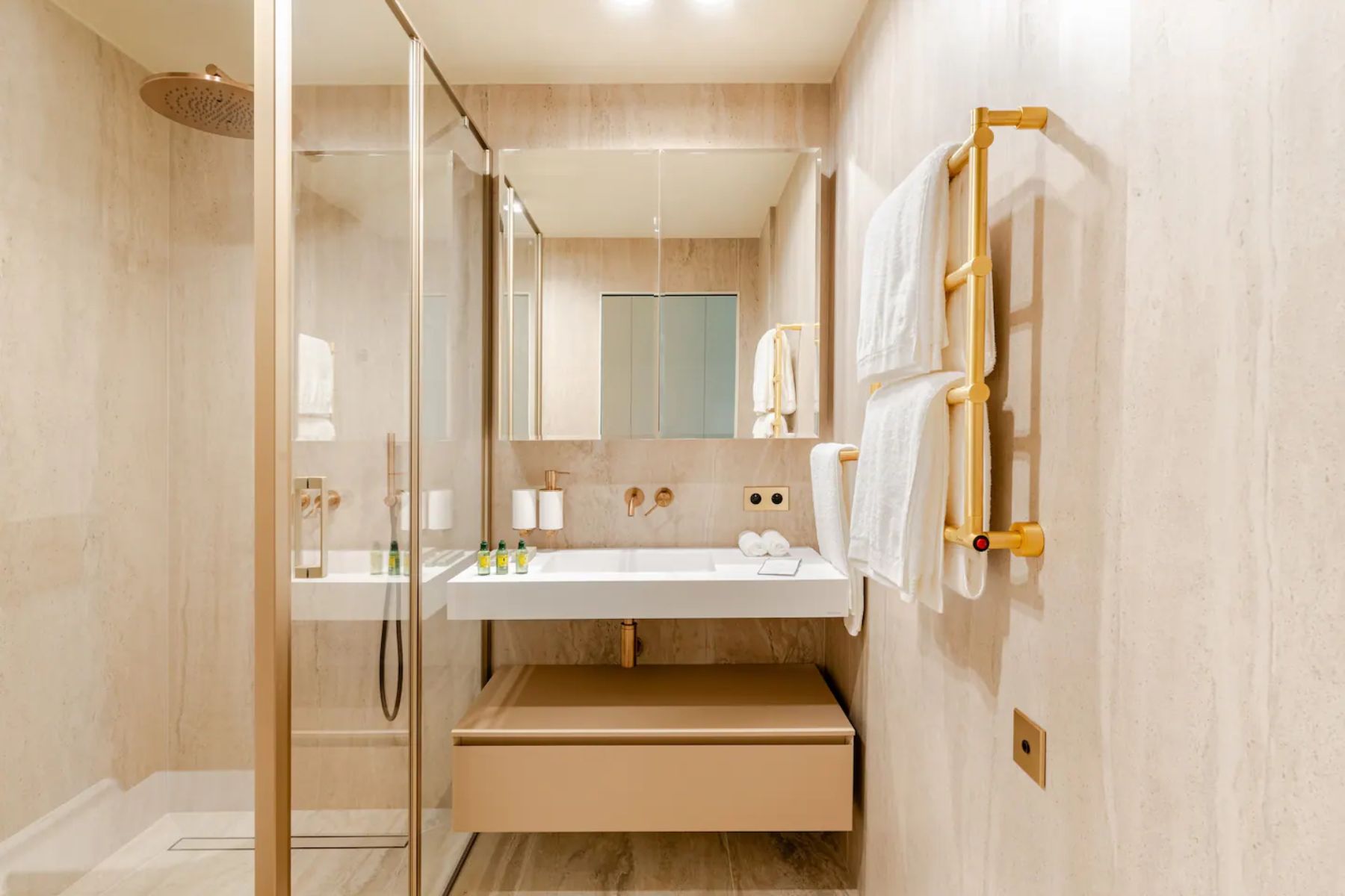 Bathroom 3 at Villa Aurora in the Cote d'Azur