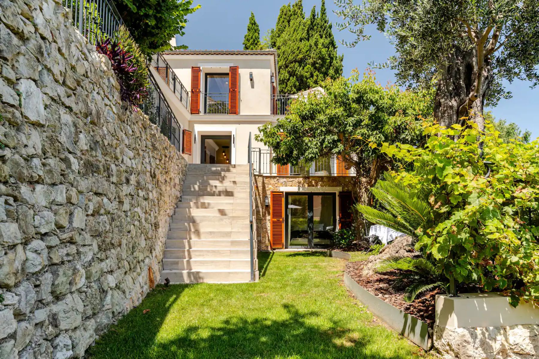Exterior of Villa Aurora in the Cote d'Azur