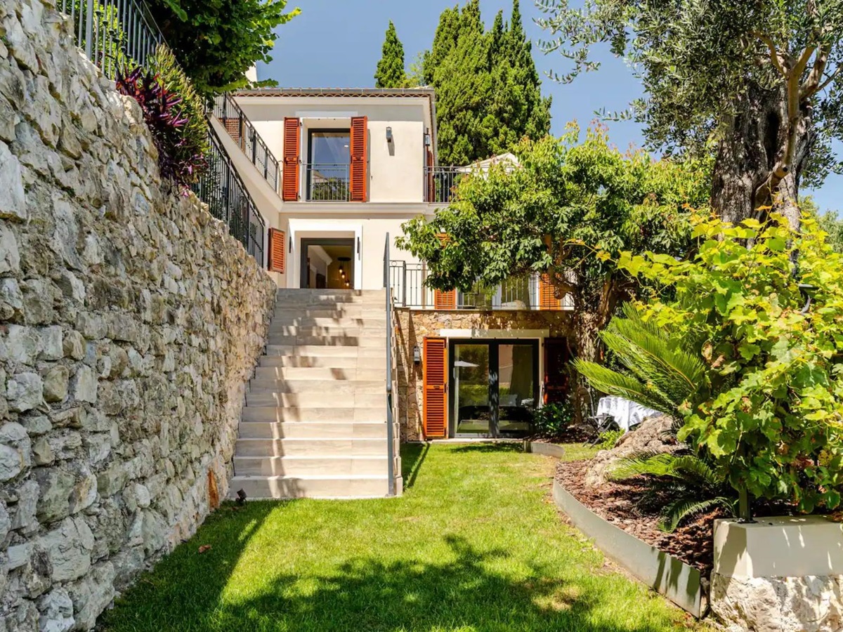 Exterior of Villa Aurora in the Cote d'Azur