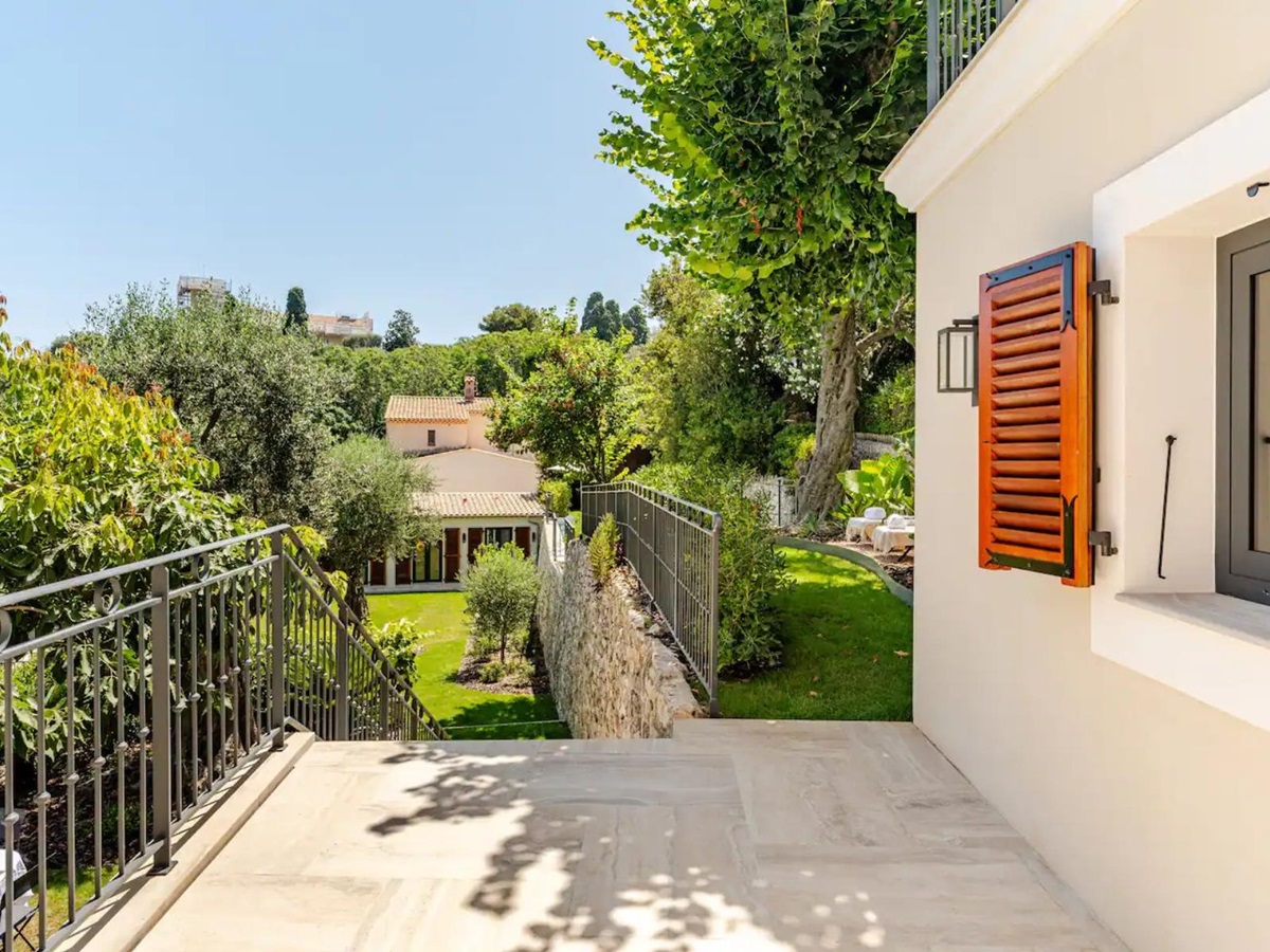 Exterior of Villa Aurora in the Cote d'Azur
