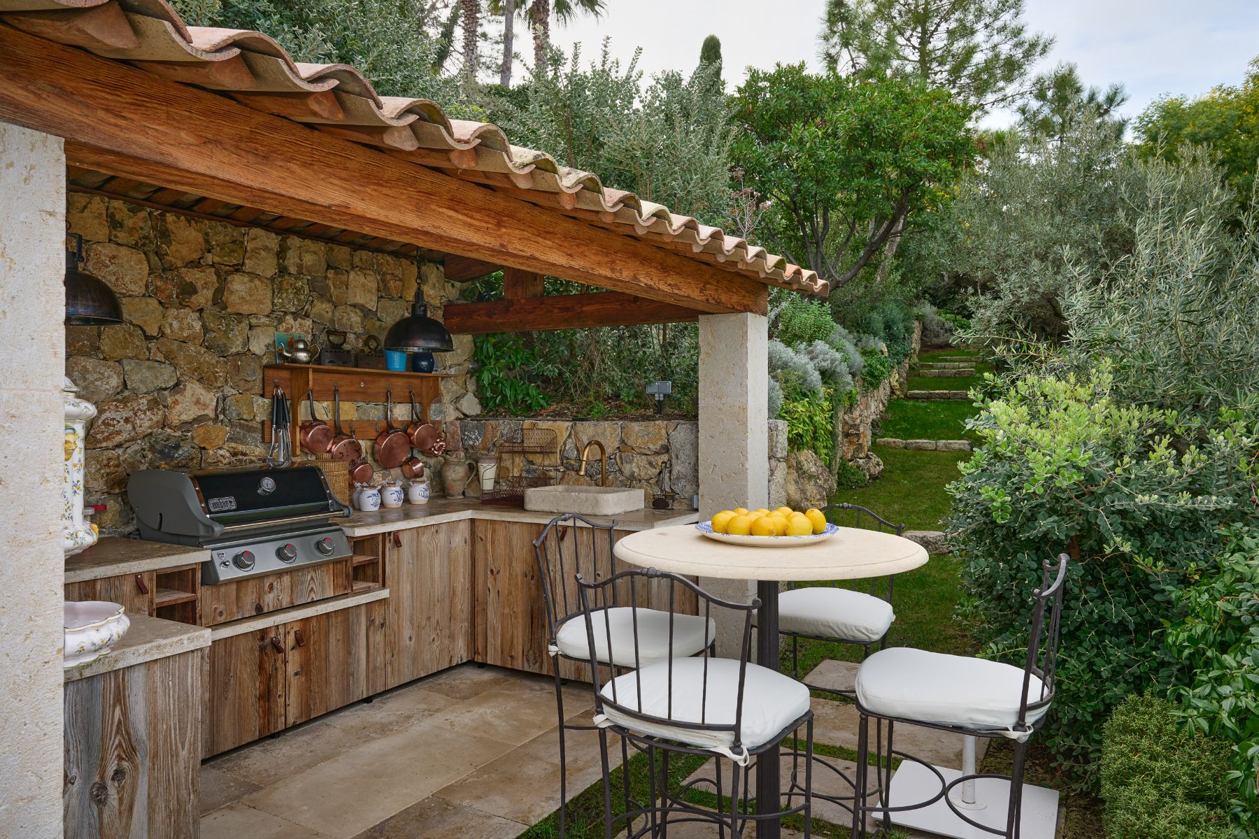 Barbecue area at Villa Calade in Cote d'Azur