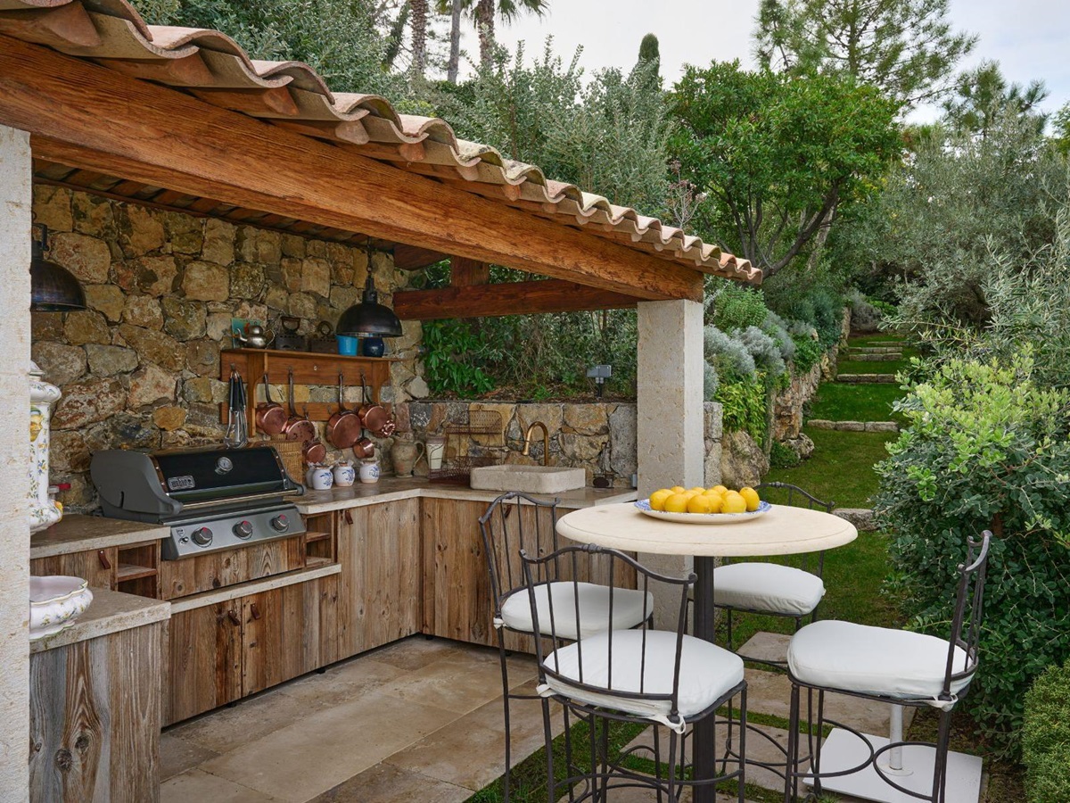 Barbecue area at Villa Calade in Cote d'Azur