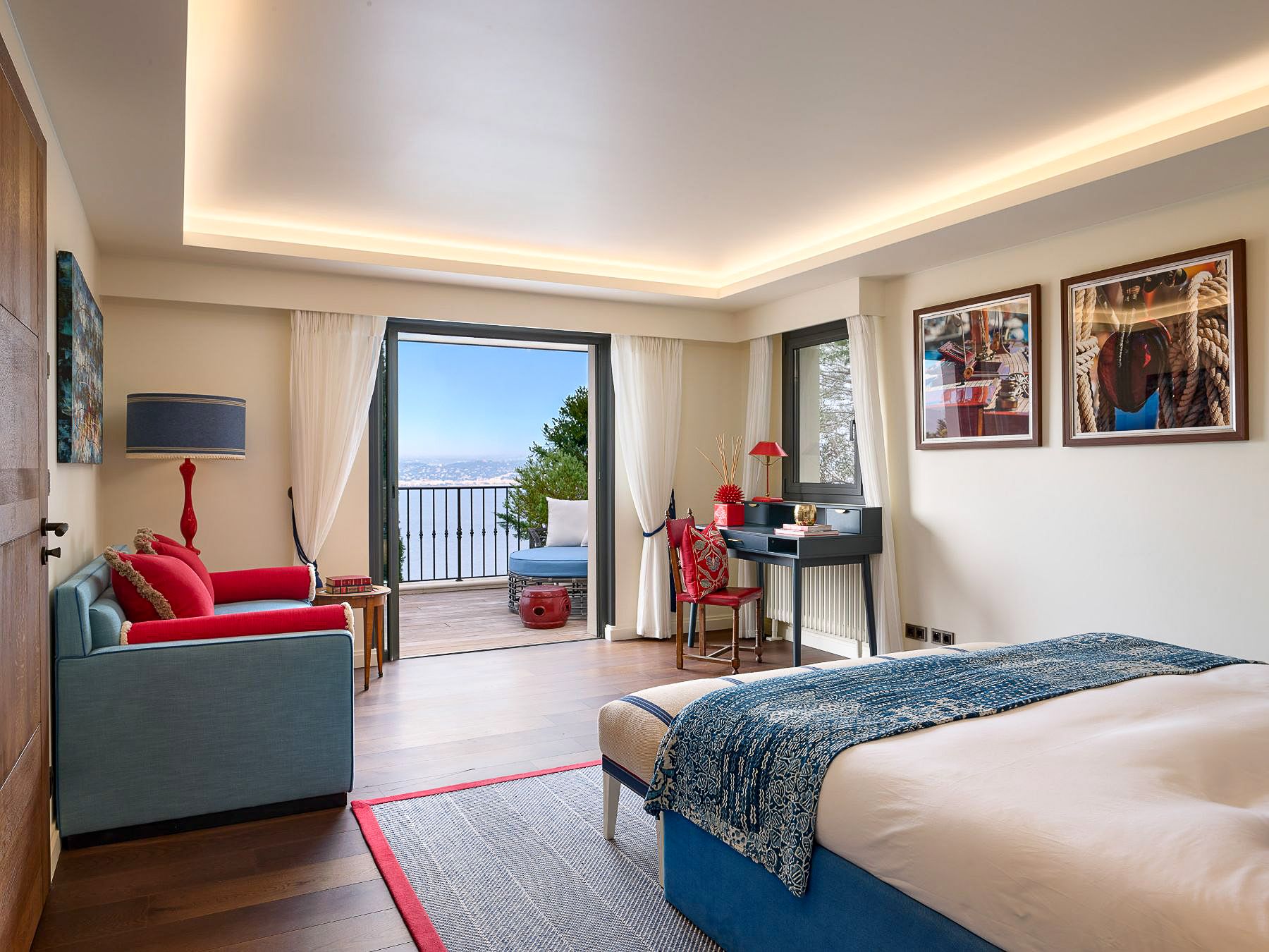 Bedroom with double bed and balcony overlooking the sea at Villa Calade in Cote d'Azur, France