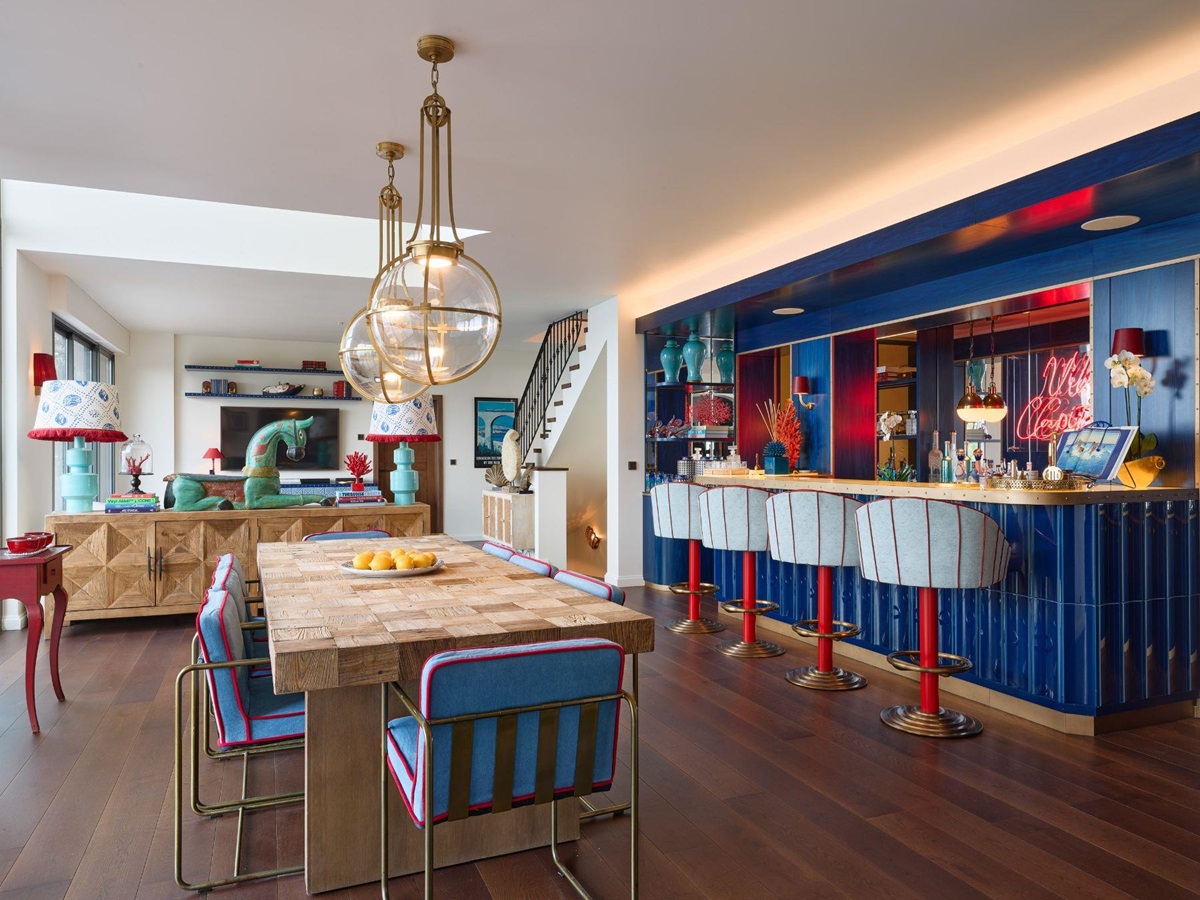 Dining table and bar at Villa Calade in Cote d'Azur