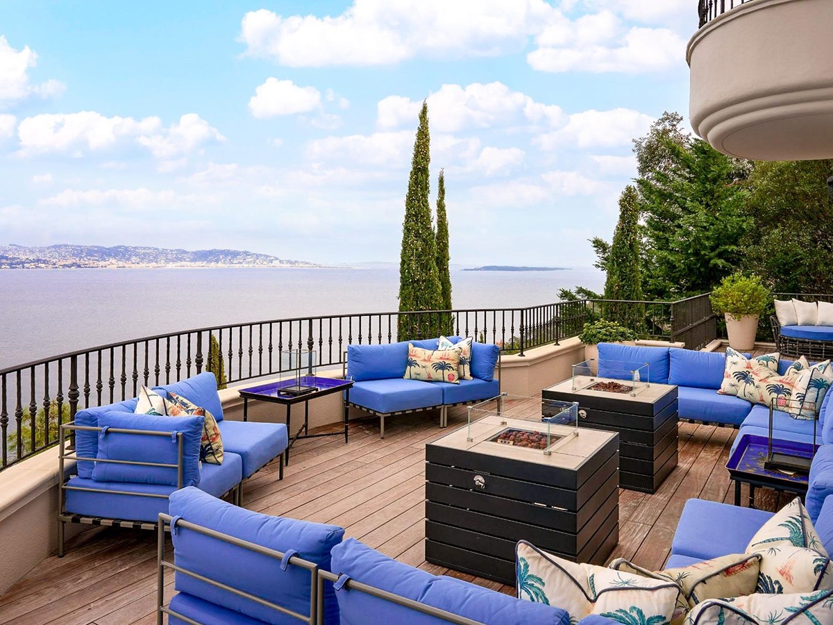 Outdoor seating on balcony overlooking the sea at Villa Calade in Cote d'Azur, France
