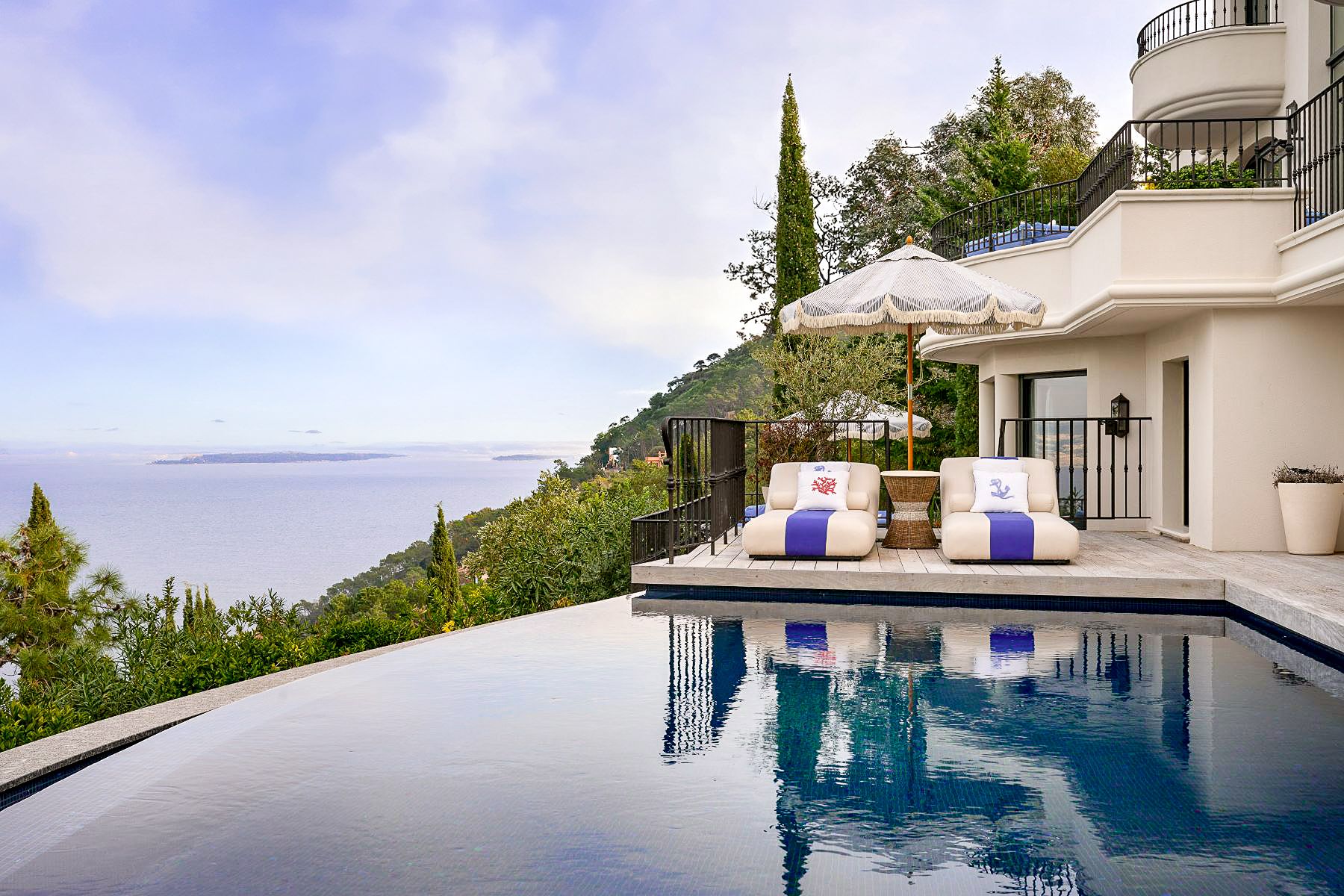 Pool overlooking the sea at Villa Calade in Cote d'Azur, France