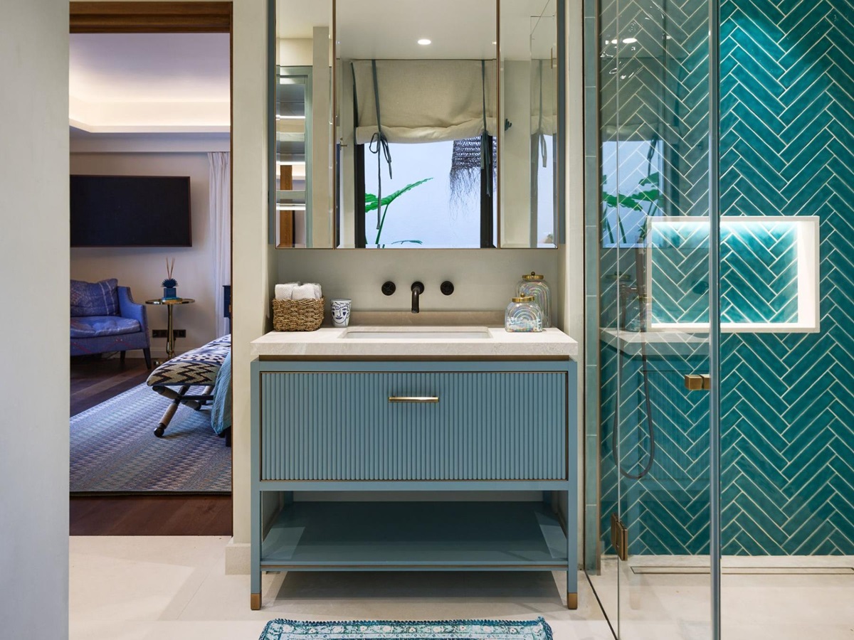 Turquoise shower at Villa Calade in Cote d'Azur