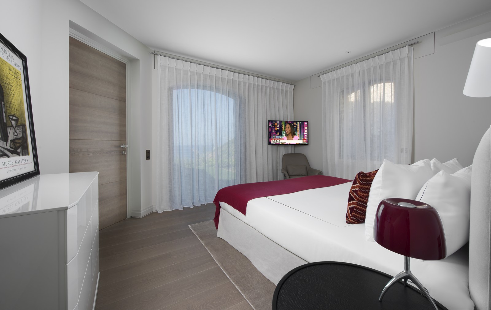 Red double bedroom of Villa des Voiles, Cote d'Azur