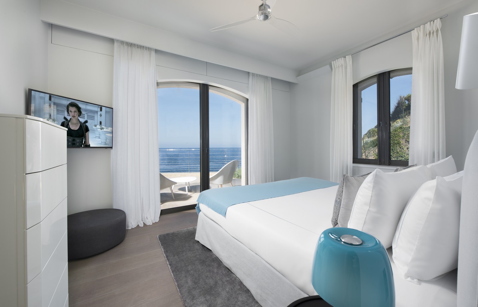 Blue double bedroom in Villa des Voiles, Cote d'Azur