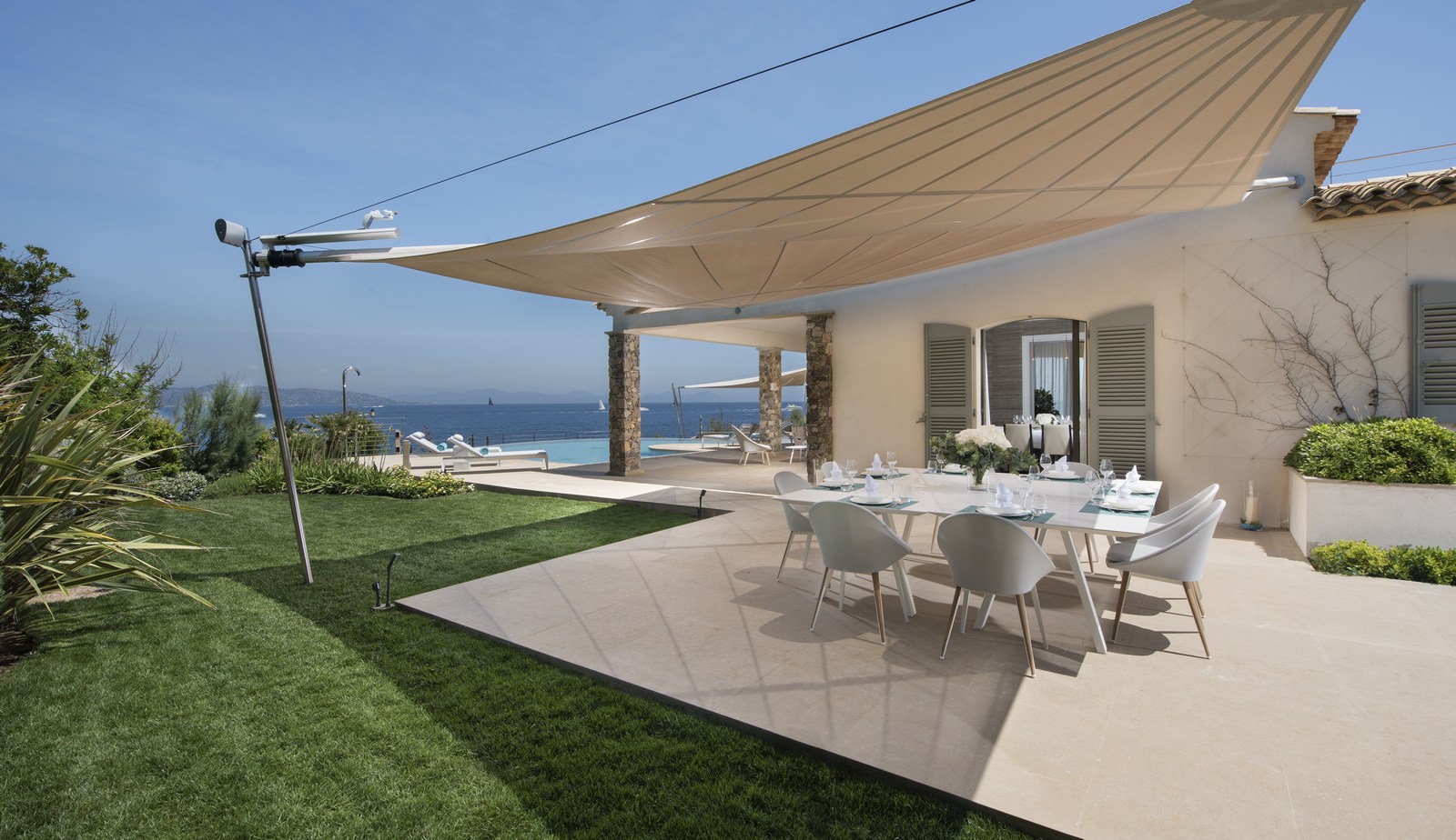 Shaded al-fresco at Villa des Voiles, Cote d'Azur