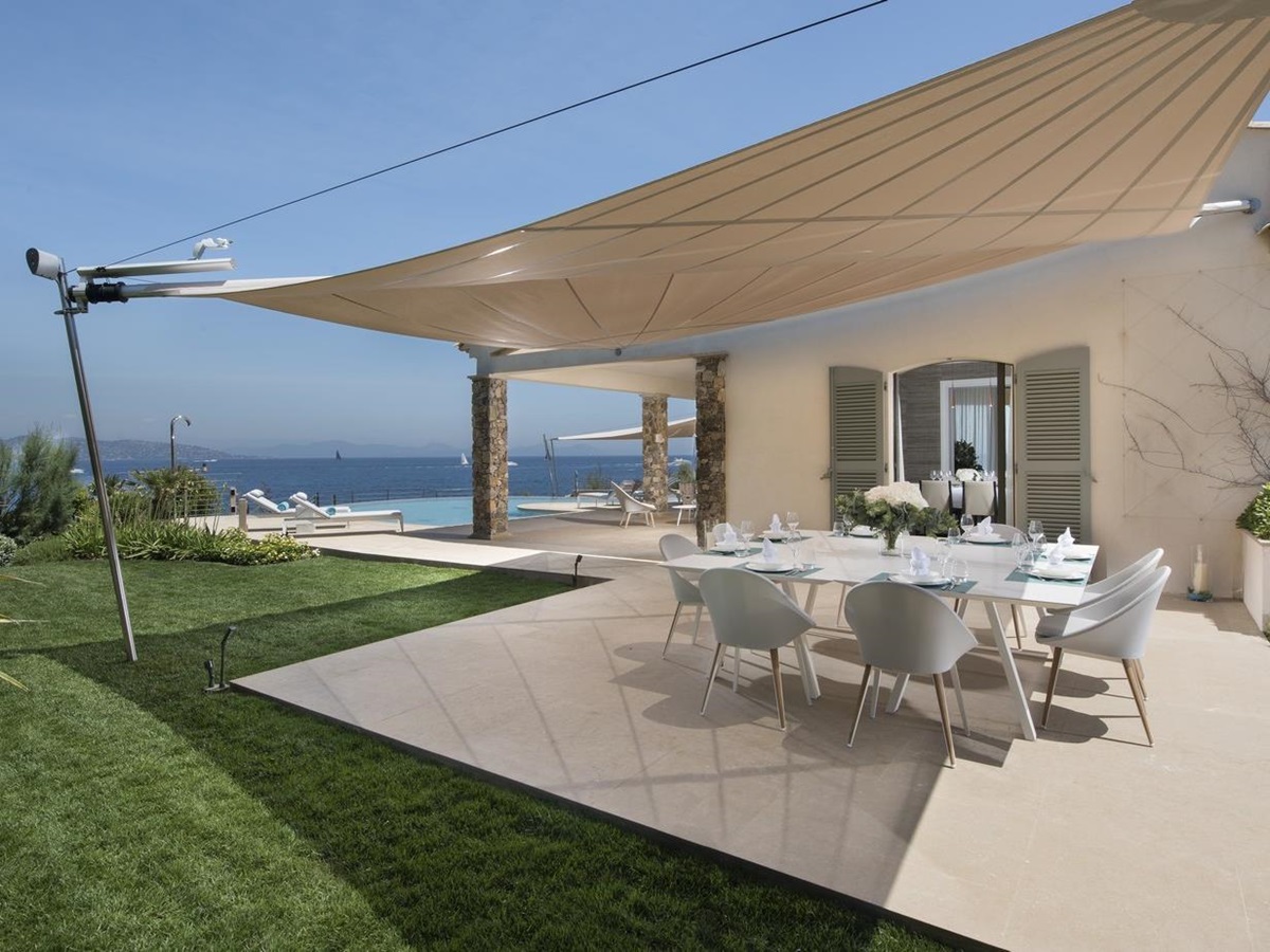 Shaded al-fresco at Villa des Voiles, Cote d'Azur