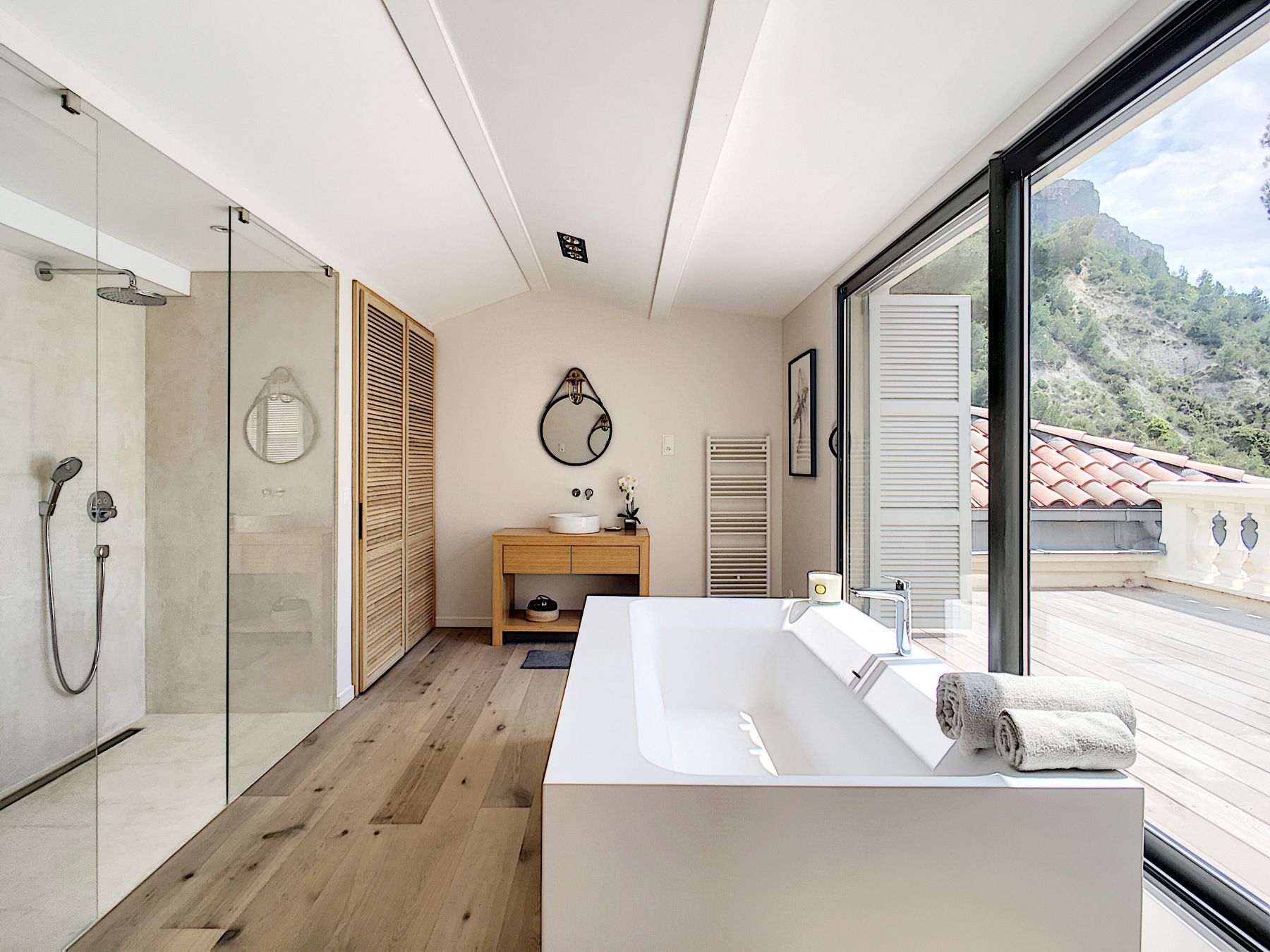 Bathroom with balcony at Villa Florie in Côte d'Azur
