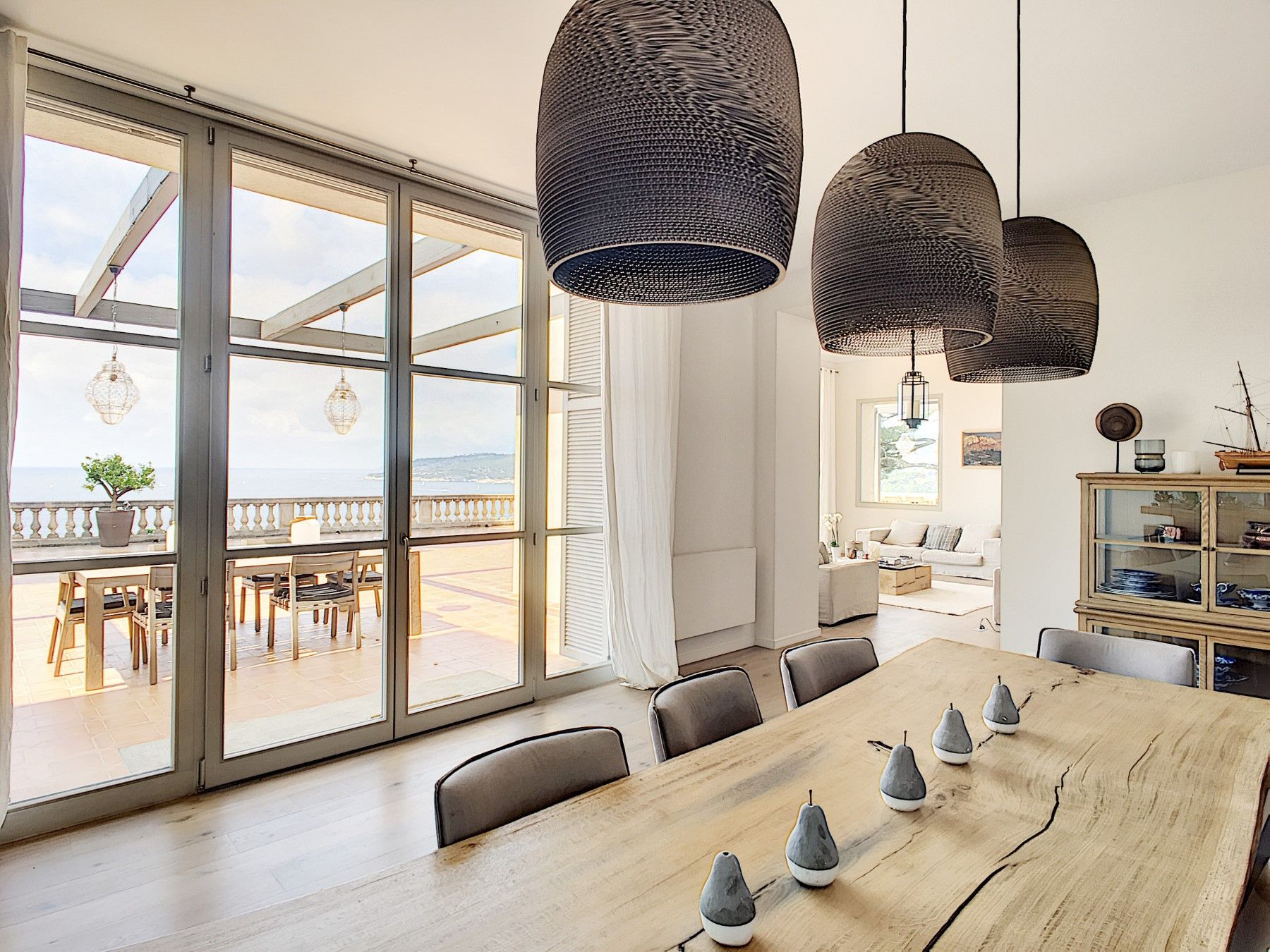 Dining room and balcony at Villa Florie in Côte d'Azur