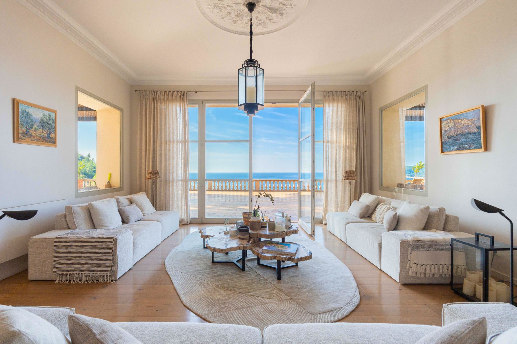 Living room with sea view at Villa Florie in Côte d'Azur