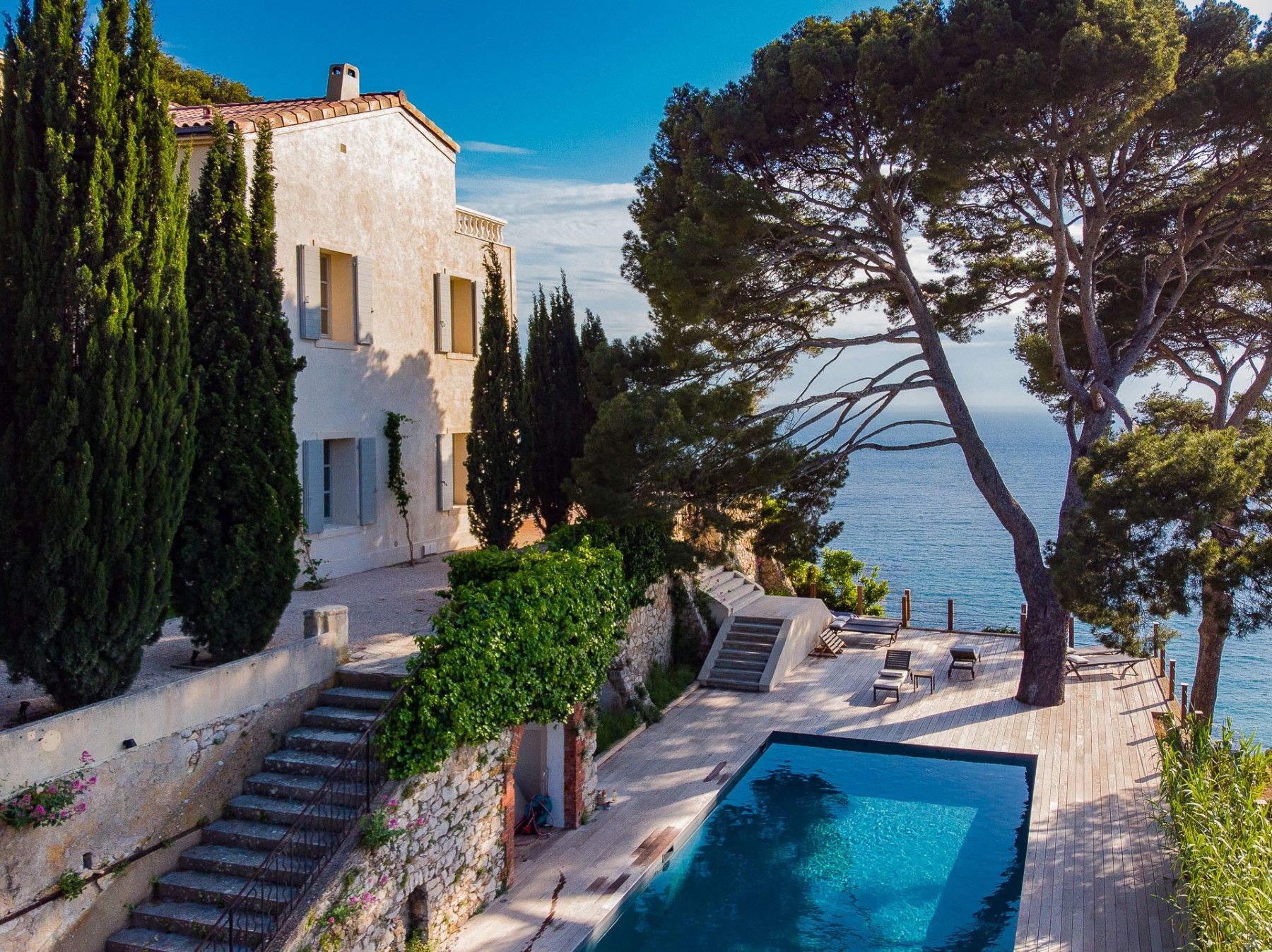 Exterior view and sea view pool at Villa Florie in Côte d'Azur