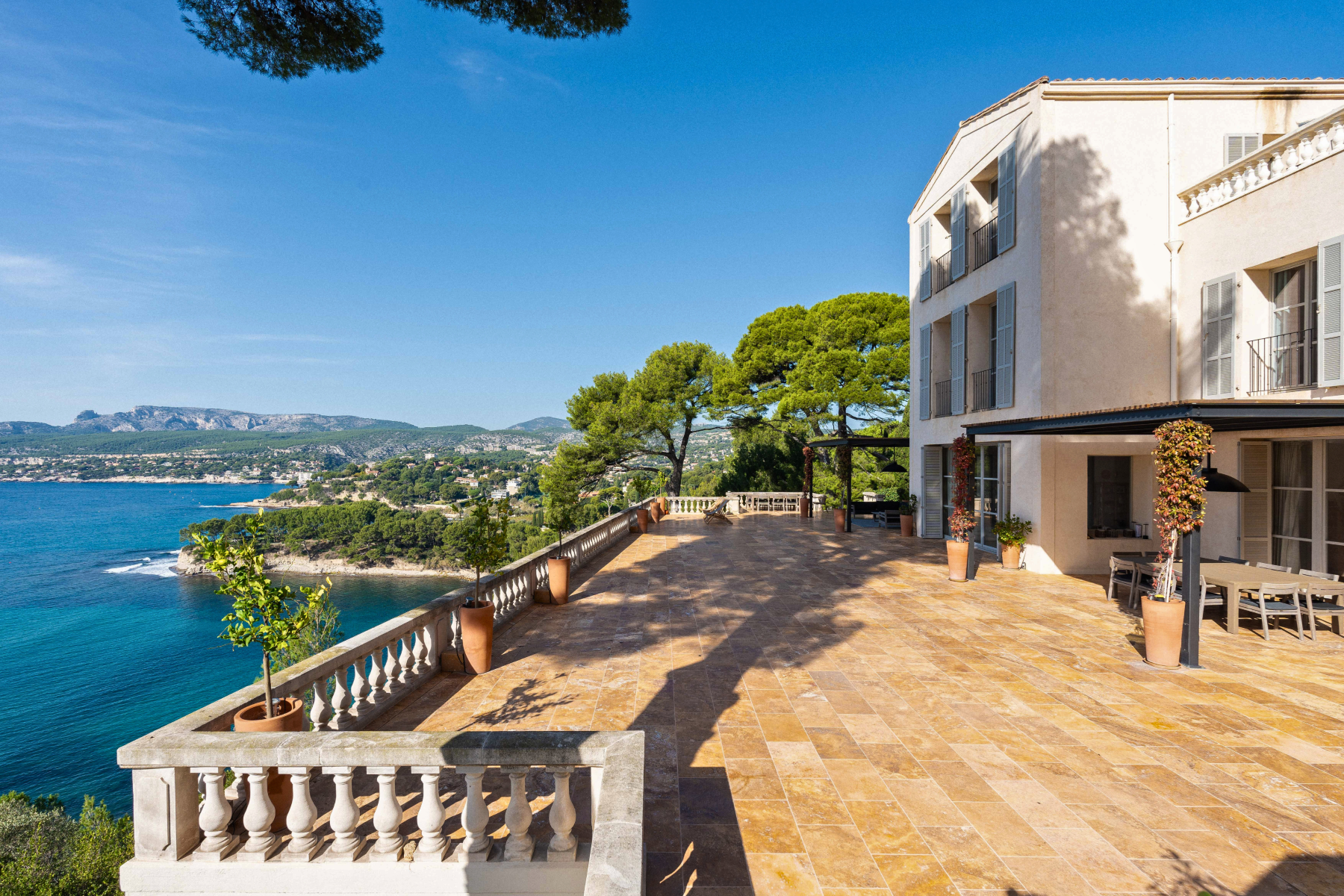 Terrace and sea view at Villa Florie in Côte d'Azur