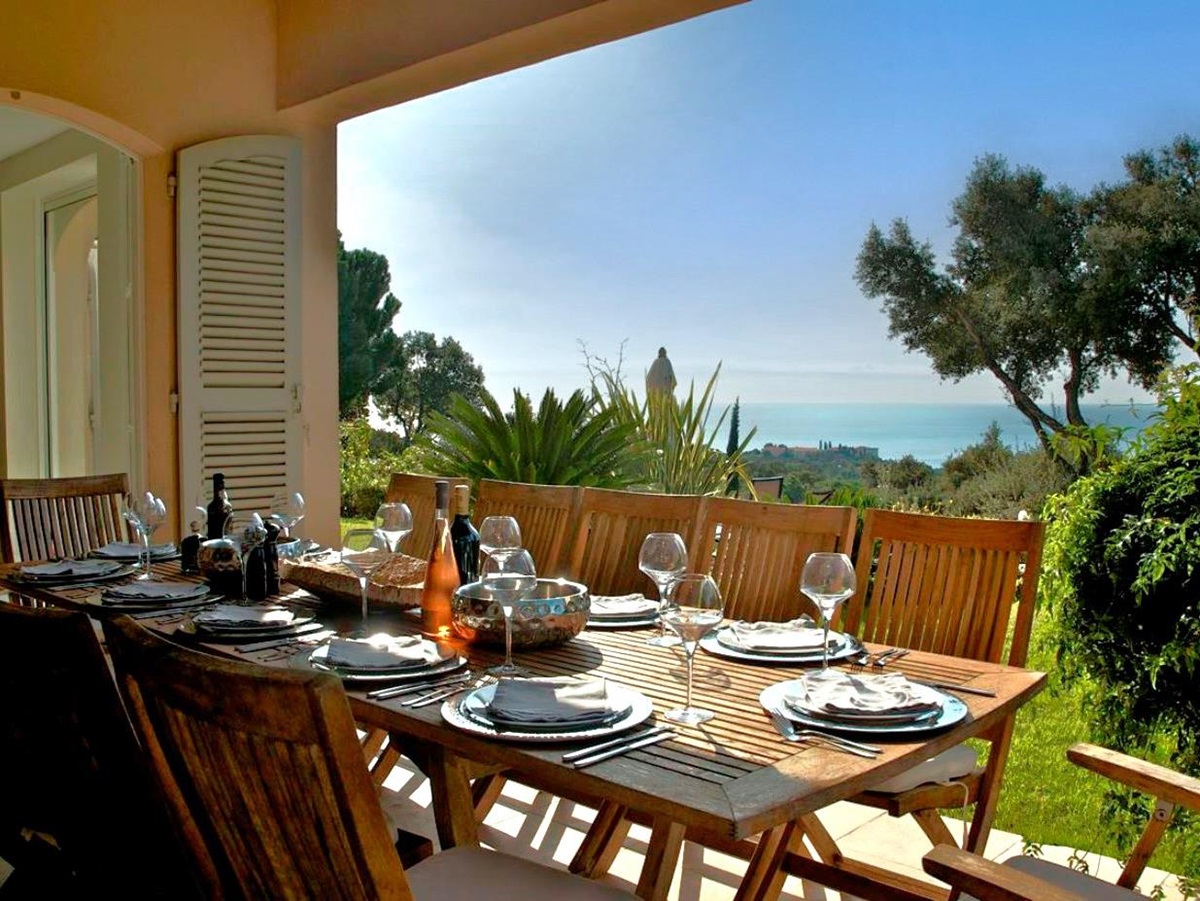 Dining terrace at Villa Gigaro on the Cote d'Azur