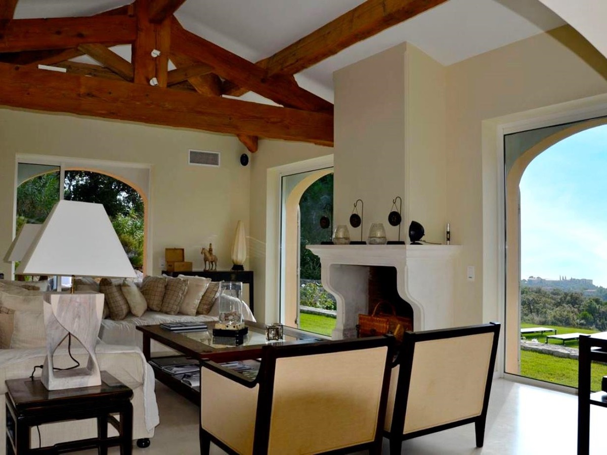 Living room at Villa Gigaro on the Cote d'Azur