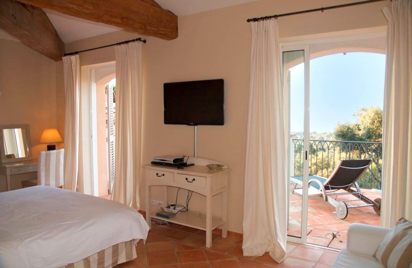 Master bedroom at Villa Gigaro on the Cote d'Azur