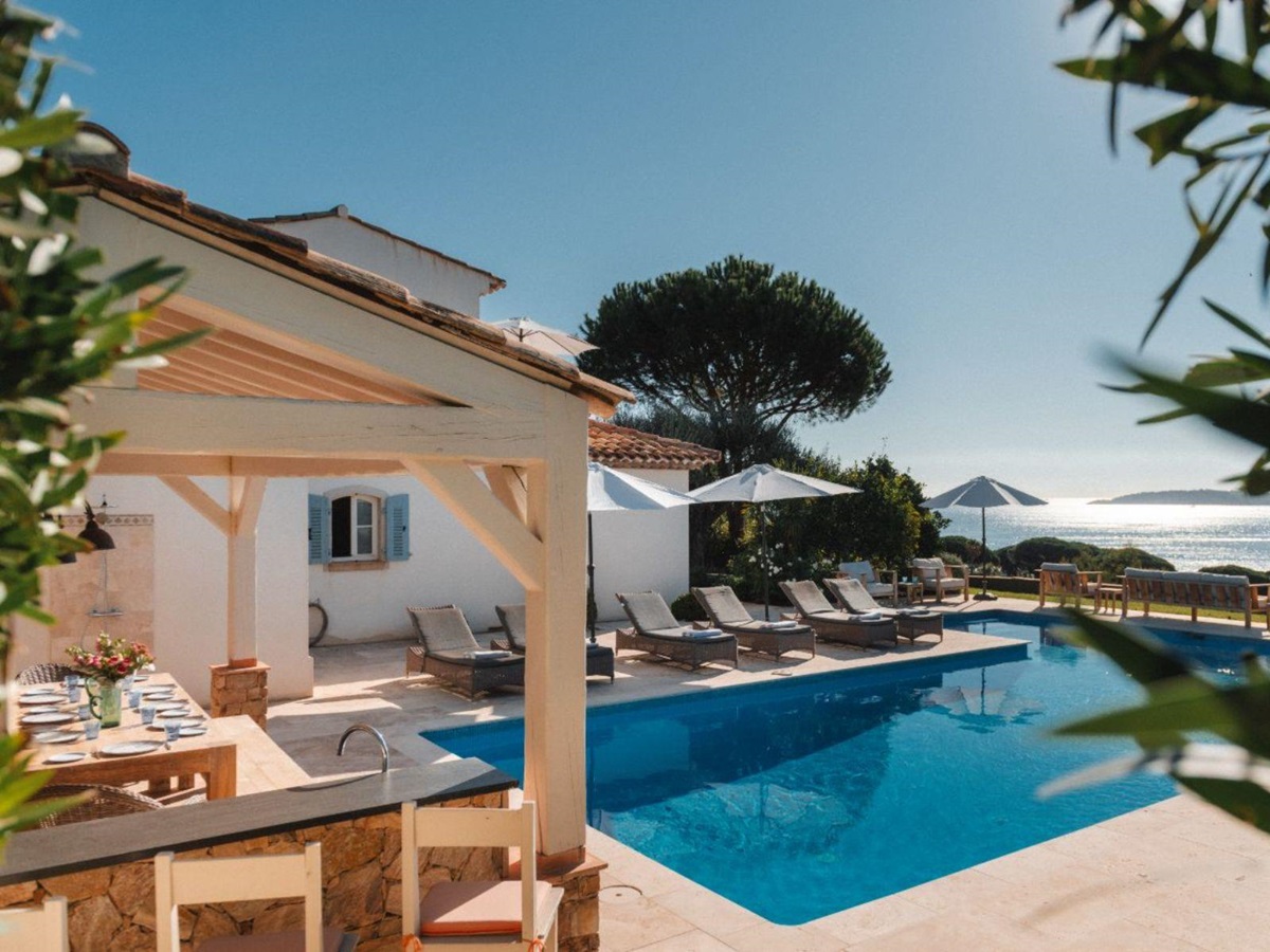 Outdoor Dining at Villa Grande Pointe in the Cote d'Azur
