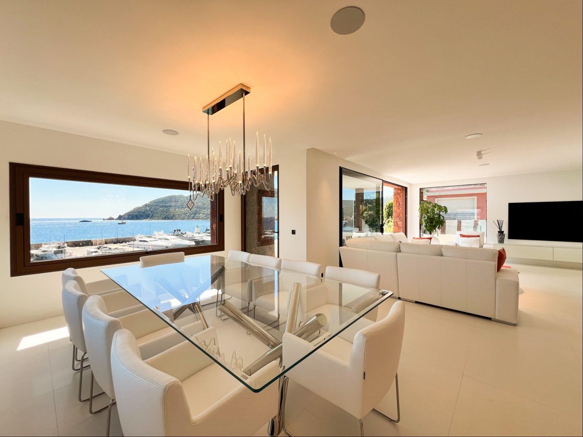 Dining and Living at Villa La Rague in the Cote d'Azur